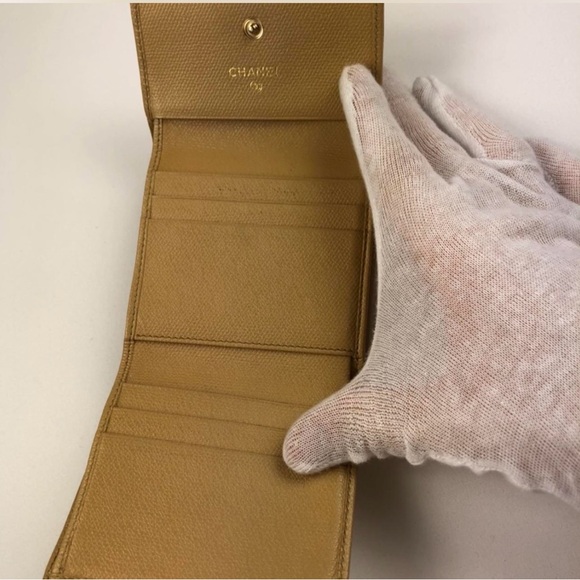 Full Inclusion authentic Chanel vintage Beige Sevruga Compact Wallet. - Picture 13 of 15